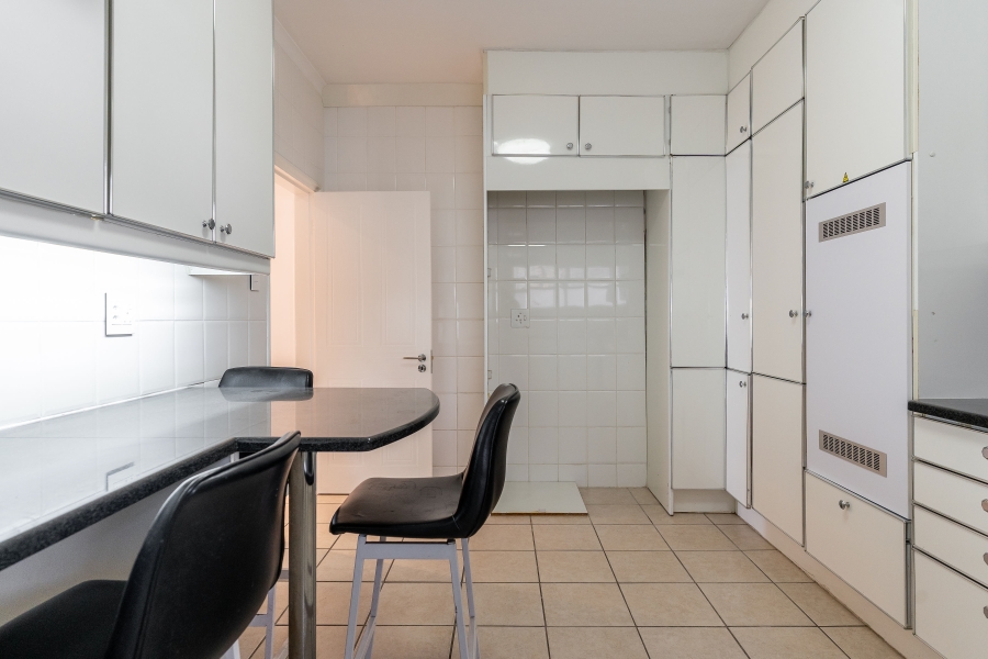 3 Bedroom Property for Sale in Sea Point Western Cape